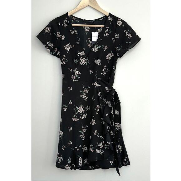Abercrombie & Fitch Dresses & Skirts - NWT Abercrombie & Fitch Floral Print Wrap Mini Dress Sz XS